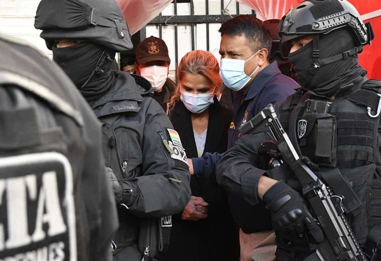 Jeanine Áñez fue detenida en las primeras horas del sábado 13 de marzo