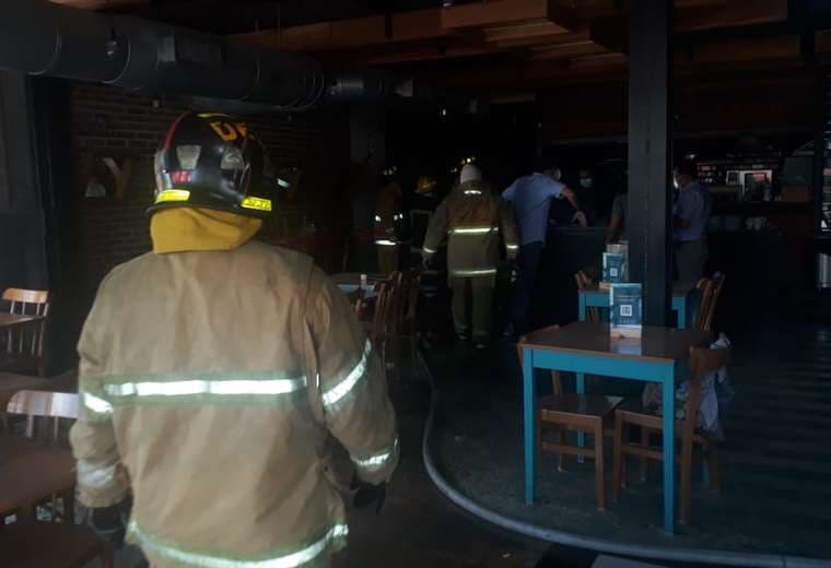 Incendio en restaurante del bulevar del Ventura Mall fue controlado por personal de seguridad