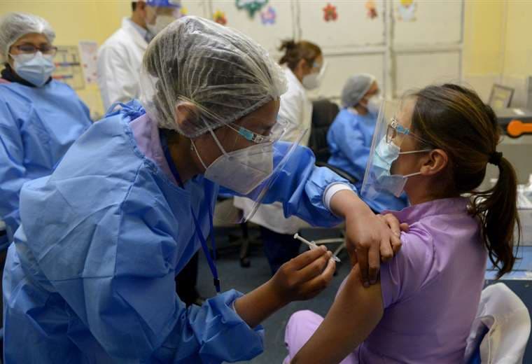 Vacunación en Cochabamba. Foto: AFP