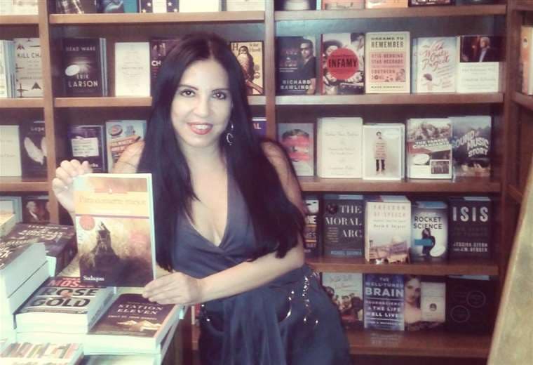Giovanna Rivero  en la presentación Para Comerte Mejor en la librería Ateneo 