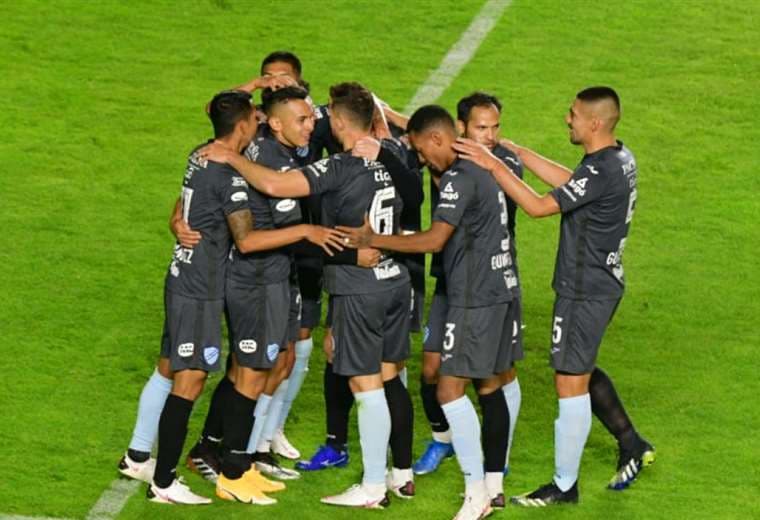 Los jugadores de Bolívar celebran el gol anotado por Ramos. Foto: APG Noticias