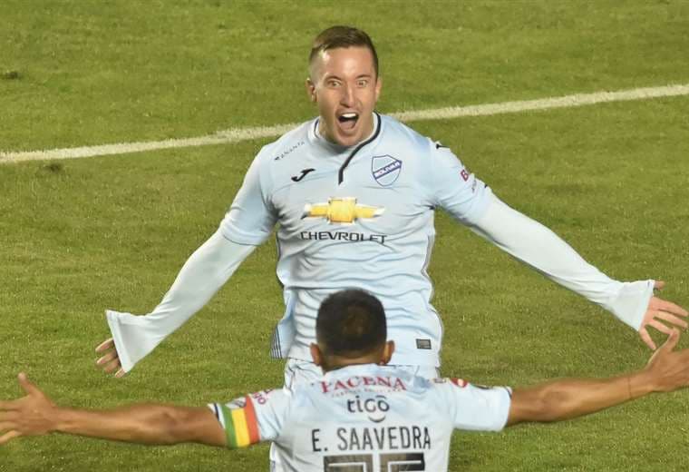 Leonardo Ramos celebrando uno de sus goles en Bolívar. Foto: APG Noticias