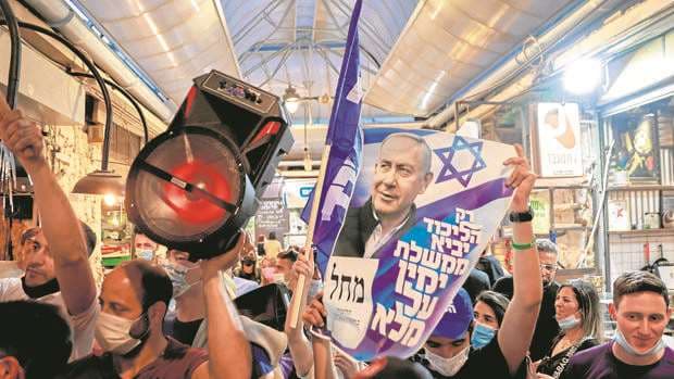 Partidarios de Netanyahu en un mercado de Jerusalén (AFP)