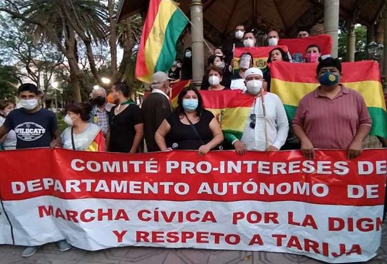 Cívicos de Tarija en marcha