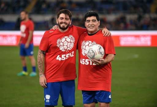 Diego y su hijo napolitano que este jueves obtuvo la nacionalidad argentina.Foto: internet