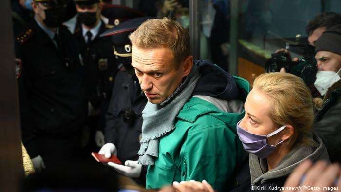 Navalni cumple una condena en la cárcel 