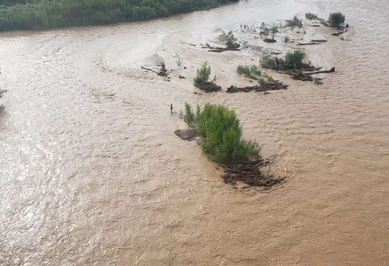 Rescatan a ciudadano argentino y el cuerpo sin vida de un hombre en aguas del río Bermejo 