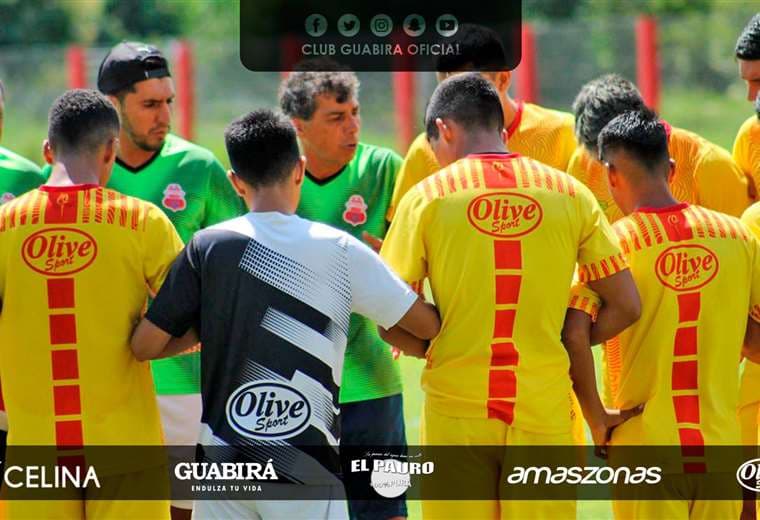 'Copito' Andrada en una charla con sus jugadores. Foto: Guabirá