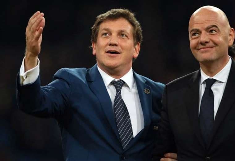 Domínguez, presidente de Conmebol, e Infantino, presidente de FIFA. Foto: Internet 