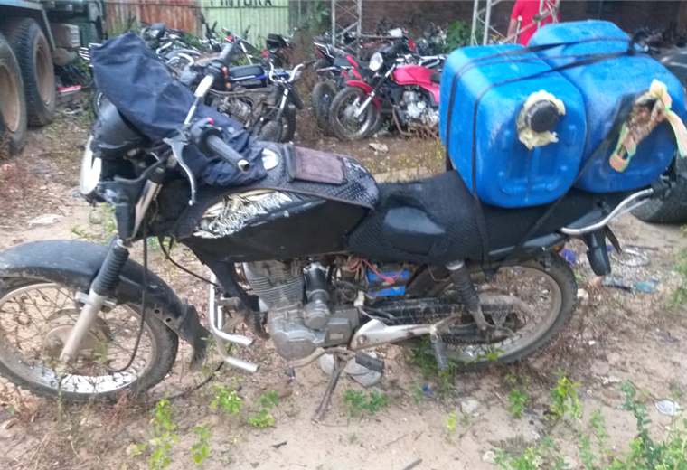 La moto del hombre que perdió la vida en Yacapaní. Foto. Soledad Prado