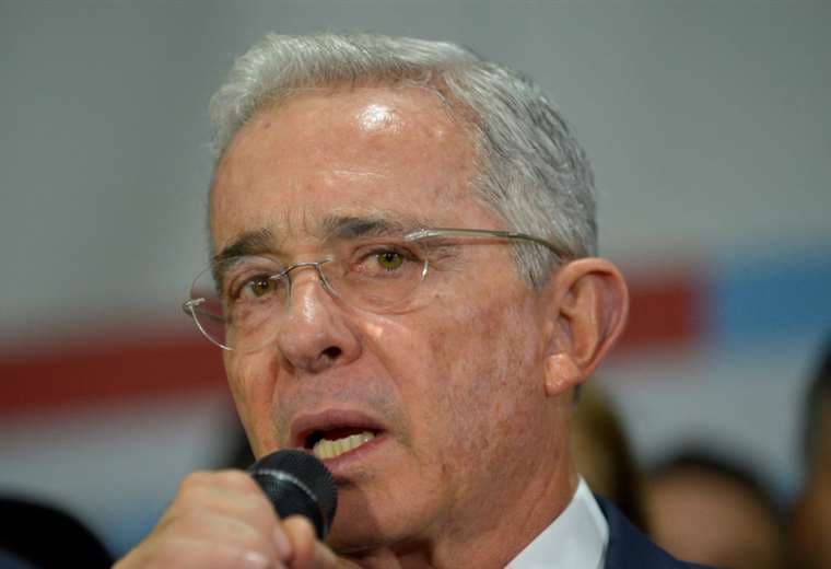 Fiscal pide archivar investigación contra Uribe 