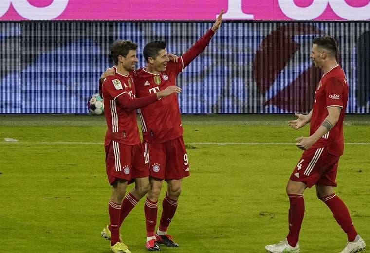 Lewandowski celebrando uno de sus goles. Foto: AFP