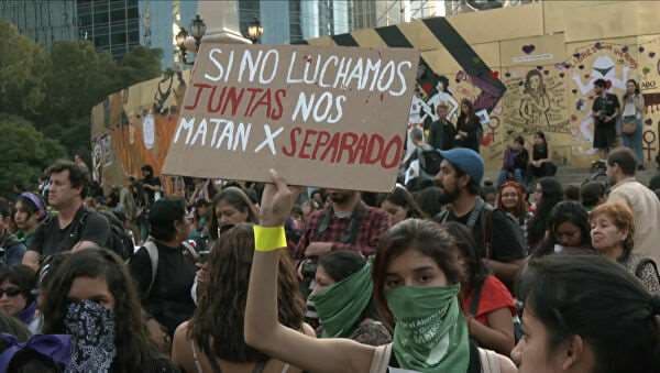 "Nos matan", miles de manifestantes protestan en Chile en el Día de la Mujer