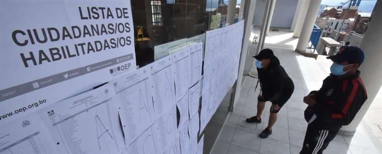 Pocos ciudadanos acudían a los centros de votación en La Paz (Foto: APG Noticias)