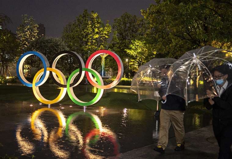 Los Anillos Olímpicos en un paseo de Tokio. Foto: AFP
