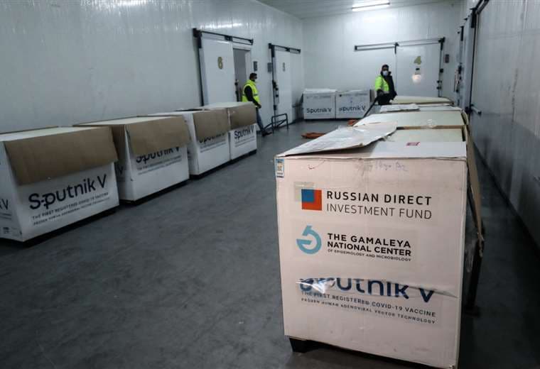 Llegan 25.000 dosis de vacunas rusas