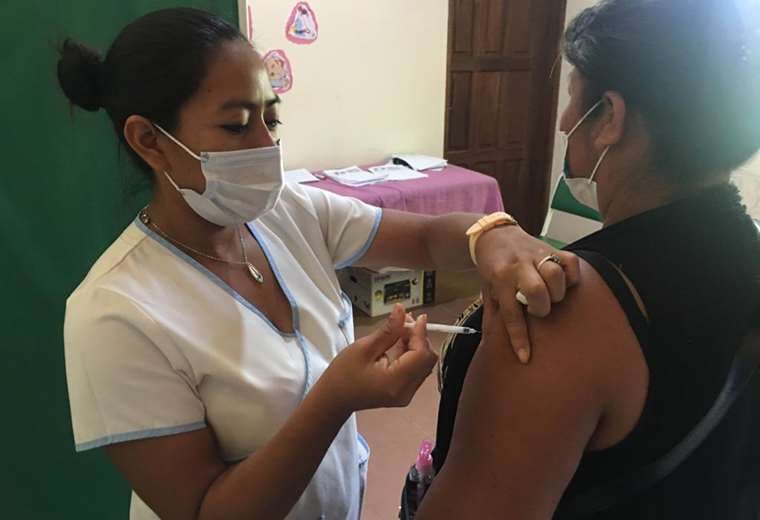 Vacunación anticovid en San Ignacio de Velasco/Foto: Carlos Quinquiví