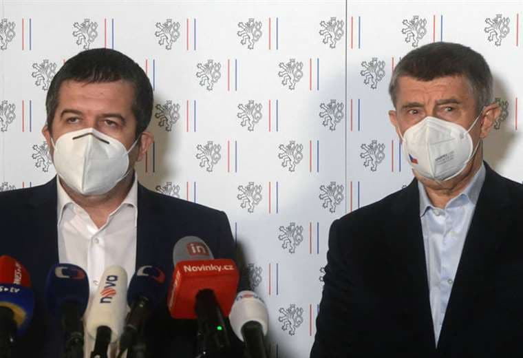El primer ministro checo Andrej Babis y el canciller Jan Hamacek. AFP