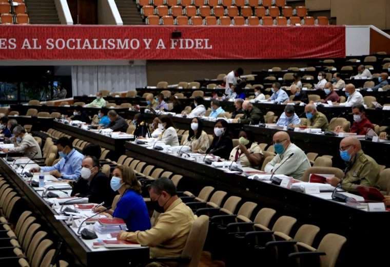 Partido Comunista de Cuba elige su cúpula y la anunciará el lunes