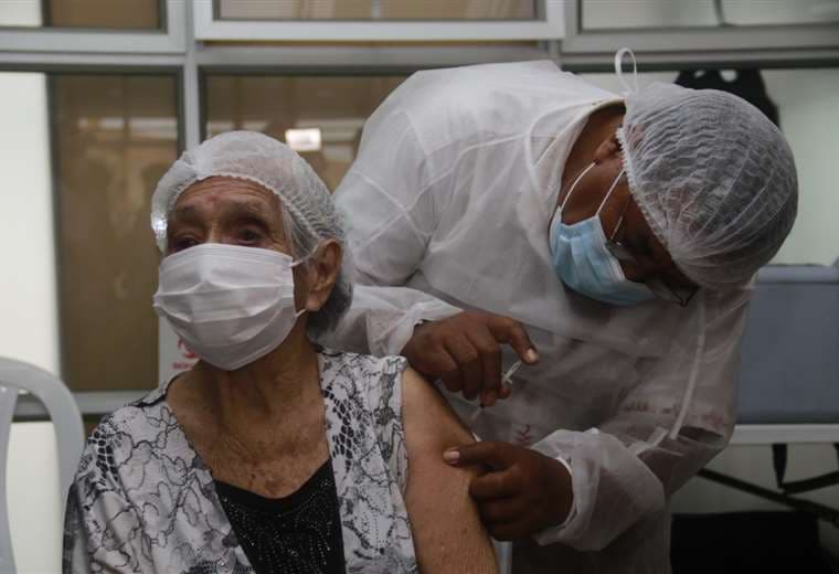Habilitarán 10 puntos de vacunación para adultos mayores/Foto: JC Torrejón