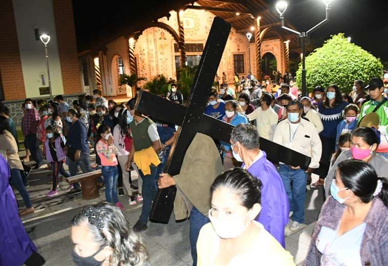 Foto Huber Vaca: Procesión de las 15 estaciones en Pailón