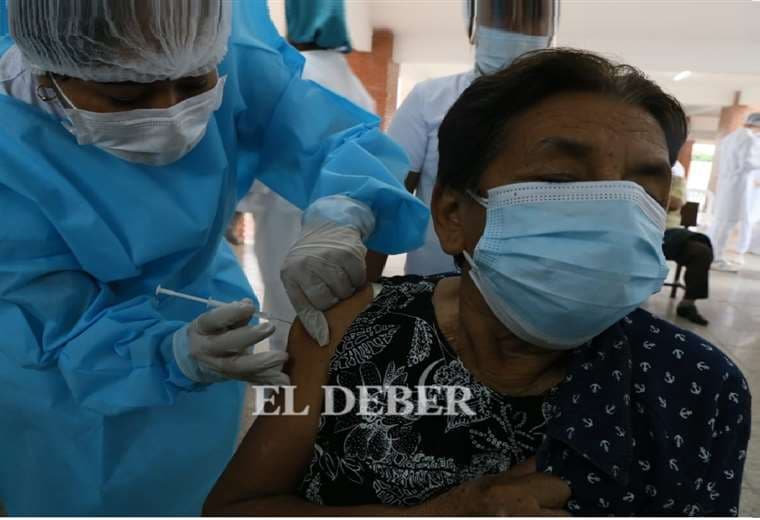 La vacunación se da lunes a viernes. Fotos: Ipa Ibáñez