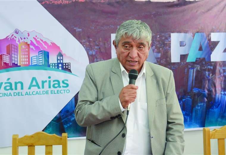 Arias sostuvo que no planea salir del país, puesto que tiene que trabajar por La Paz