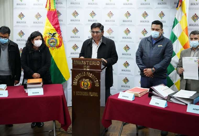 El Ministro Huanca, presentando la denuncia/Foto:ABI