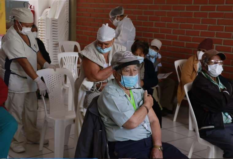 Actualmente, se vacuna en 18 centros en Santa Cruz. Foto: Juan Carlos Torrejón