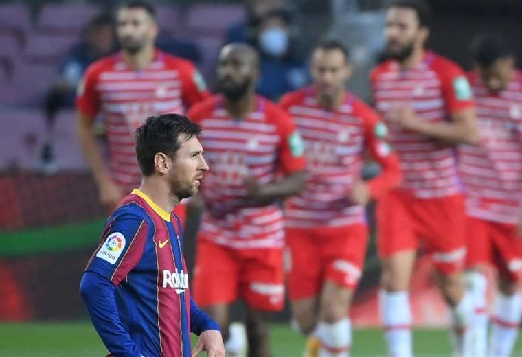 La cara de asombro de Lionel Messi debido a la derrota ante el Granada. Foto: AFP