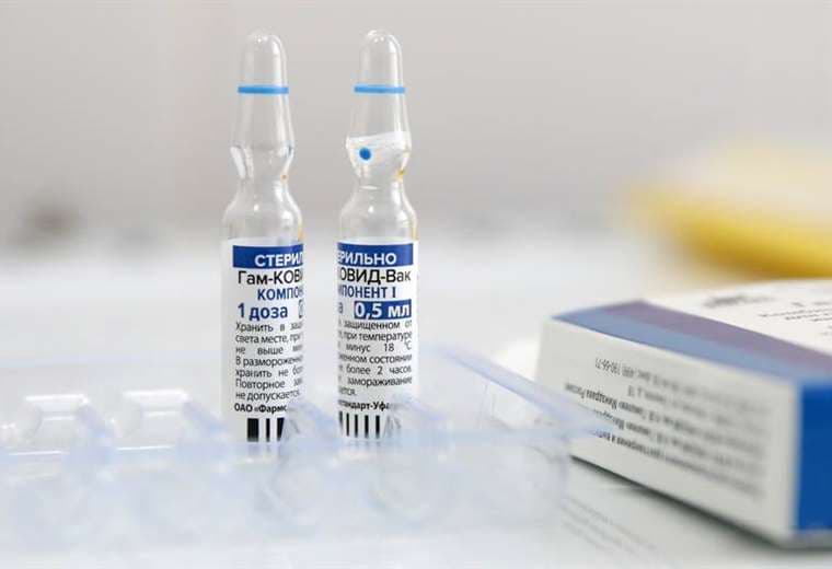 La producción local de la vacuna rusa seguiría a la iniciada fabricación de Avifavir