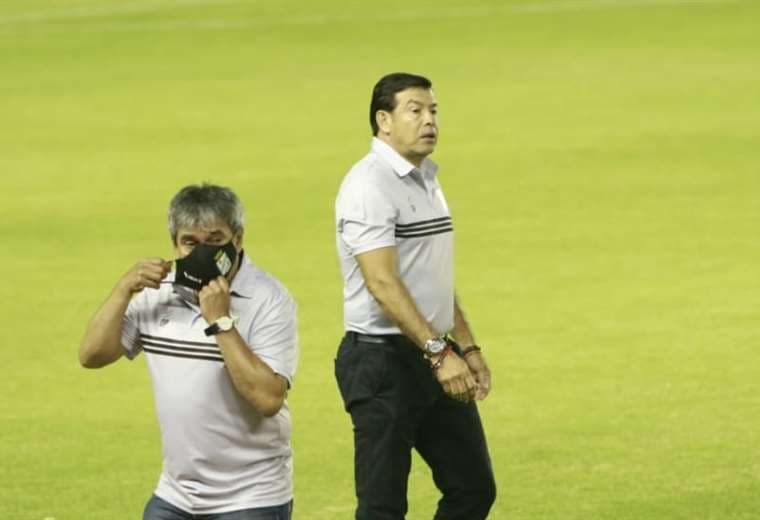 El momento en el que Sánchez se retiraba luego de ser expulsado. Foto: Juan Carlos Torrejó