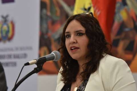 La viceministra María Reneé Castro informó sobre los avances en la elaboración del suero