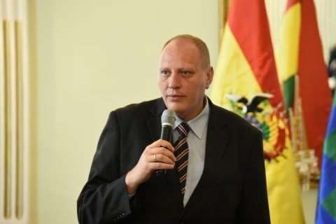 El viceministro de comercio exterior, Benjamin Blanco, alerta de falsas ofertas de vacunas