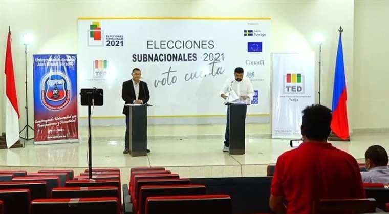 Debate entre Oscar Montes y Álvaro Ruiz