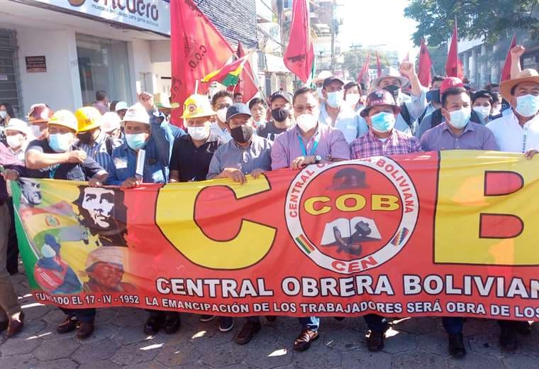 Arce participa en la marcha por el Día del Trabajo. Foto: Ernesto Estremadoiro
