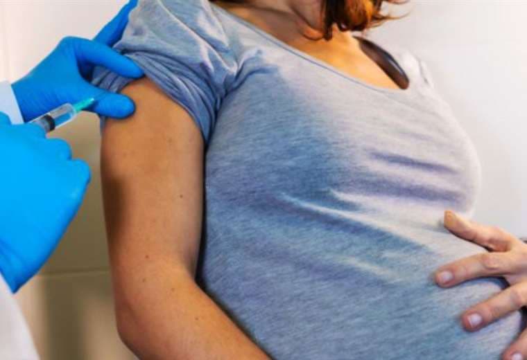 Brasil suspende la vacunación de embarazadas con AstraZeneca