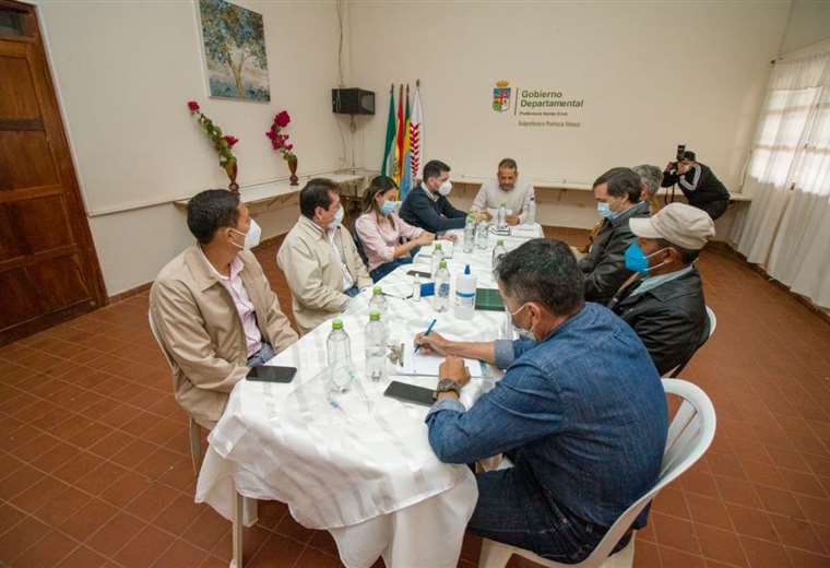 Camacho trasladó hasta San Ignacio la reunión de Gabinete