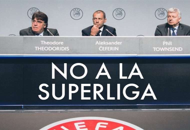 Ceferin (c.), presidente de la UEFA, está en contra de la Superliga. Foto: Internet