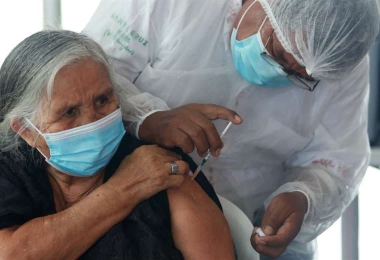 Vacunación en Santa Cruz. Foto: Jorge Ibañez