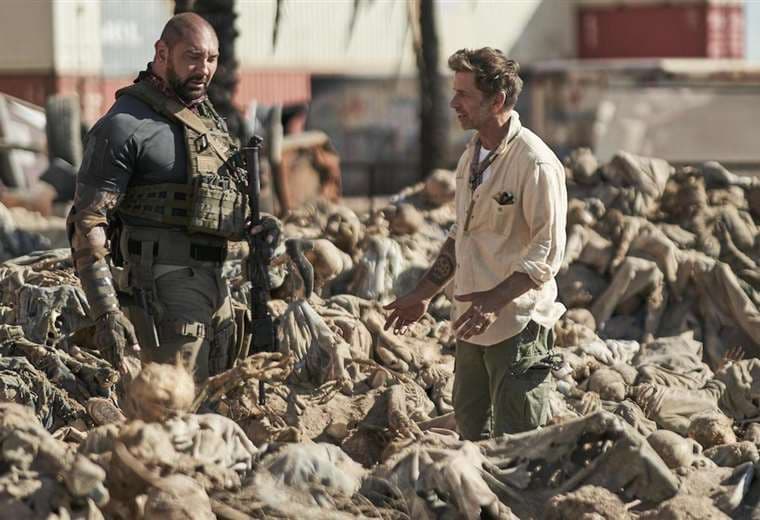 El actor Dave Bautista y el director Zack Snyder en la filmación de "Army of the Dead"
