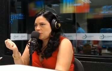 Jasmine Moawad Barrientos en los estudios de El Deber Radio.
