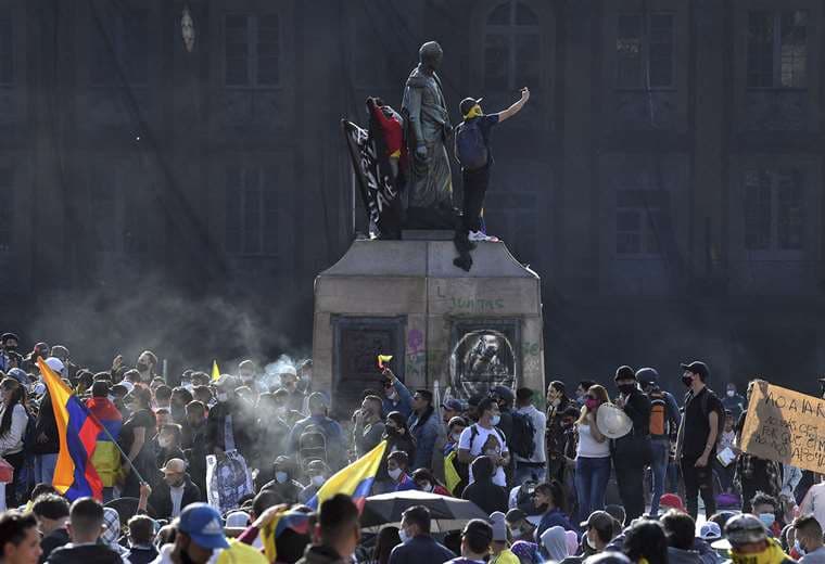 Las protestas sociales continúan en Colombia. Foto: AFP