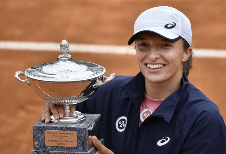Iga Swiatek, primera polaca en ganar un trofeo de Grand Slam. Foto: AFP