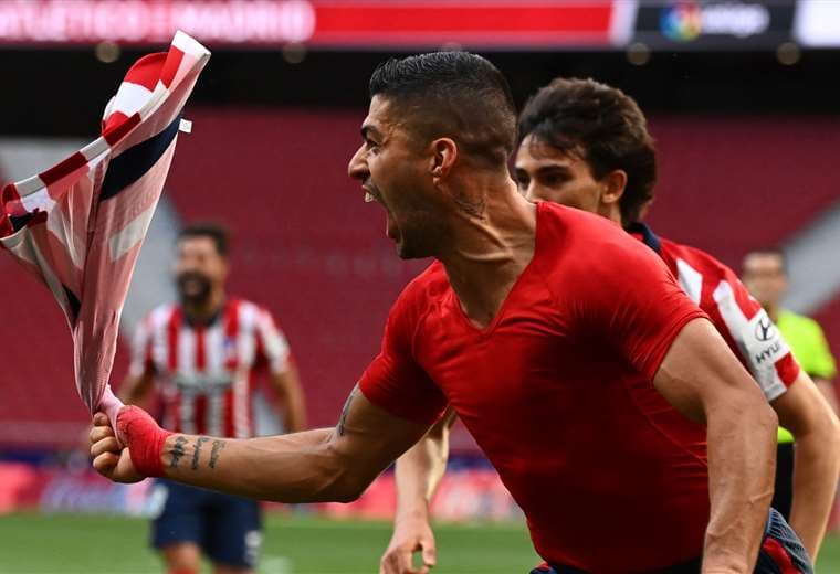 El delantero uruguayo Luis Suárez le dio la victoria al Atlético de Madrid. AFP