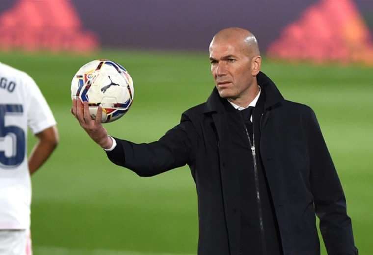 Zinedine Zidane tiene un año más de contrato con el Real Madrid. Foto: Internet
