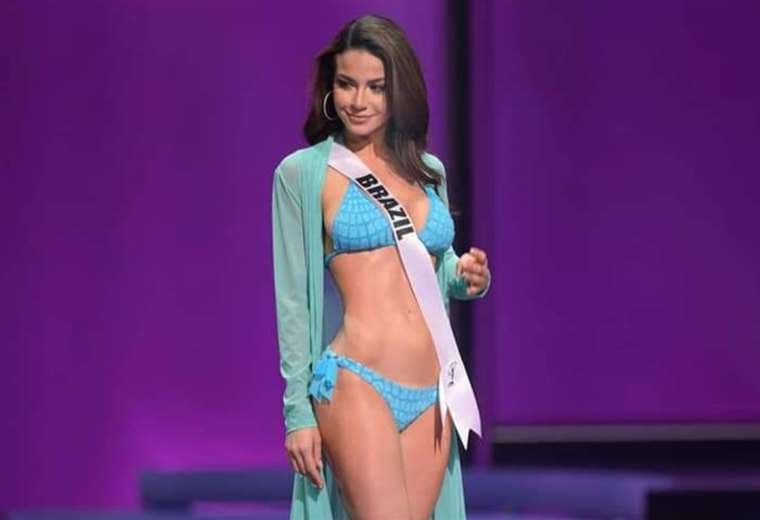 Miss Brasil en su presentación con traje de baño