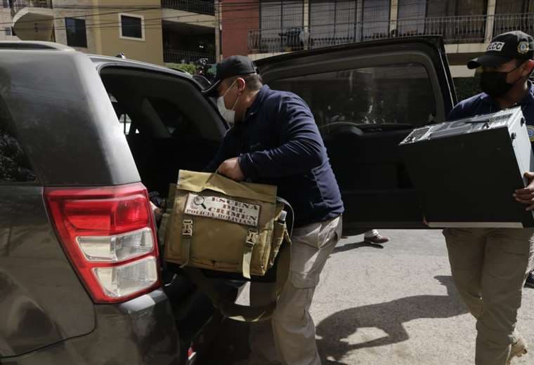 La Policía recolectó pruebas tras los allanamiento en Cochabamba. Foto: APG Noticias