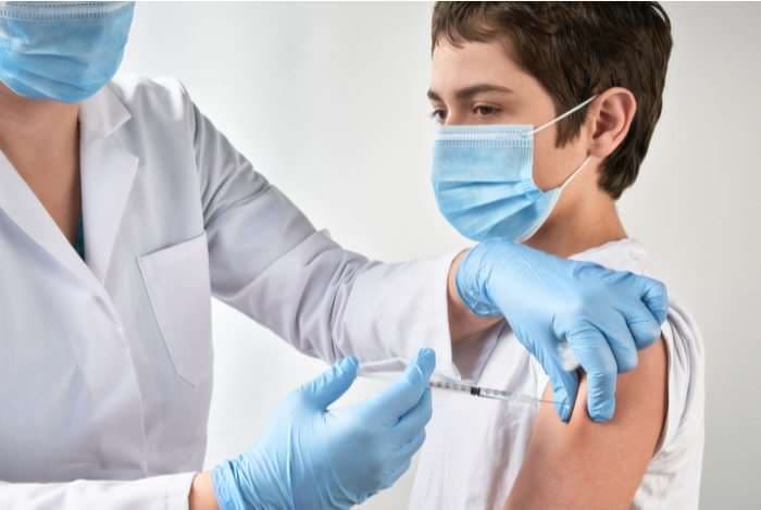 La vacuna de Pfizer consigue un 100% de eficacia en adolescentes