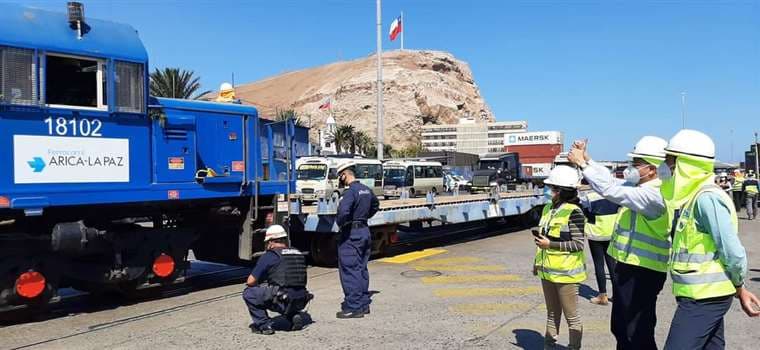 Ya partió la carga de bobinas de acero hacia Bolivia (Foto: EPA)